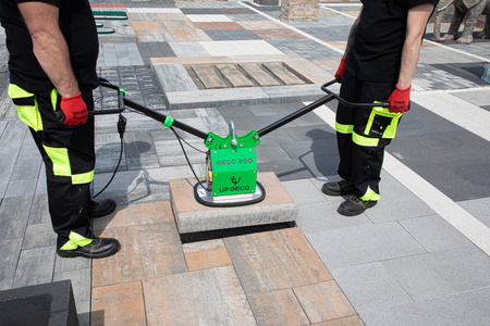 Élévateur à Vide GECO Vacu-200 pour le Transport et la Pose de Pavés (+ 4x Plaque d’Aspiration)